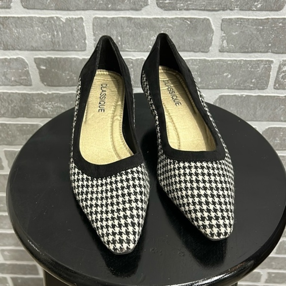 New | Classique‎ | Houndstooth Heels | Women’s Size 7M | Black Trim
